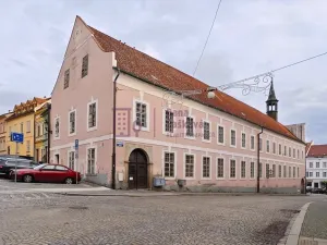 Pronájem obchodního prostoru, Jindřichův Hradec - Jindřichův Hradec I, nám. Míru, 525 m2