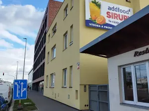 Pronájem bytu 3+1, Praha - Vysočany, Poděbradská, 74 m2