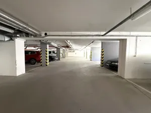 Pronájem garážového stání, Brno, Říčanská, 13 m2