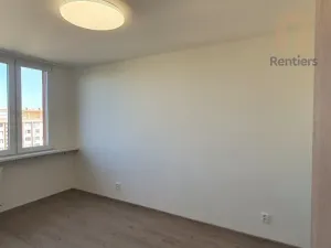 Pronájem bytu 3+1, Praha - Kobylisy, Famfulíkova, 70 m2