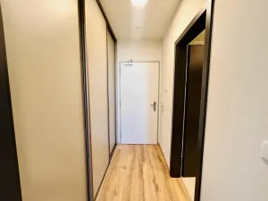 Pronájem bytu 1+kk, Praha - Vysočany, Poděbradská, 33 m2