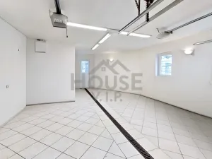 Prodej rodinného domu, Praha - Dolní Počernice, Listopadová, 320 m2