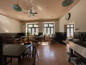 Pronájem restaurace, Praha - Košíře, Pod Kavalírkou, 130 m2