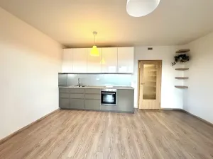 Pronájem bytu 1+kk, Praha - Strašnice, Strančická, 39 m2