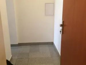 Pronájem bytu 1+kk, Praha - Vysočany, Freyova, 18 m2