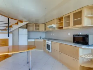 Pronájem atypického bytu, Praha - Prosek, Na pokraji, 68 m2