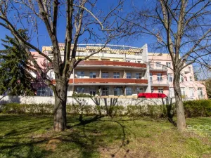 Pronájem atypického bytu, Praha - Prosek, Na pokraji, 68 m2