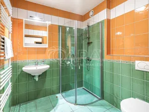 Prodej ubytování, Hlohovec, Na kopci, 1450 m2