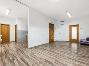 Pronájem kanceláře, Praha - Kobylisy, Nad Šutkou, 58 m2