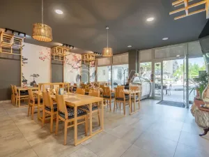 Prodej restaurace, Praha - Hostivař, náměstí Přátelství, 195 m2