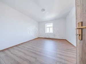 Pronájem bytu 3+1, Praha - Velká Chuchle, V úvoze, 80 m2