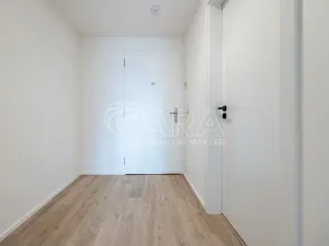 Pronájem bytu 1+kk, Praha - Hloubětín, Poděbradská, 39 m2