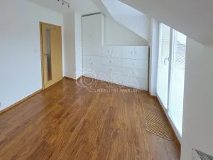 Prodej rodinného domu, Beroun - Beroun-Město, Vinařská, 215 m2