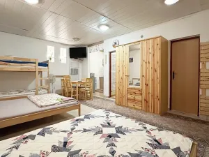 Prodej apartmánu, Strachotín, Sklepní, 285 m2