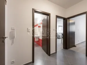 Pronájem bytu 2+kk, Praha - Dolní Měcholupy, Honzíkova, 60 m2