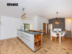 Prodej rodinného domu, Černuc, 330 m2