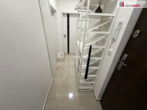 Pronájem bytu 2+kk, Praha - Košíře, Brožíkova, 47 m2