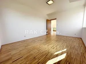 Prodej bytu 3+kk, Šestajovice, Revoluční, 74 m2