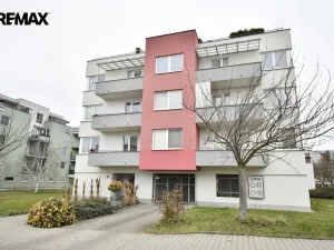 Pronájem garážového stání, Hradec Králové - Třebeš, Svatojánská, 13 m2