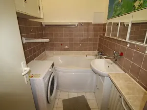 Prodej bytu 3+1, Karlovy Vary, nábřeží Jana Palacha, 77 m2