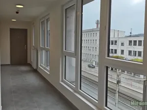 Pronájem bytu 1+kk, Praha - Vysočany, Poděbradská, 35 m2