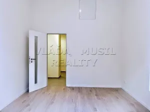 Pronájem bytu 2+kk, Praha - Libeň, Novákových, 35 m2