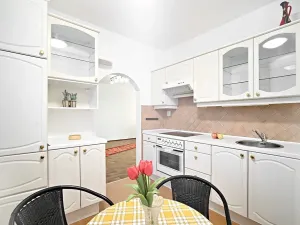 Pronájem bytu 3+1, Praha - Hlubočepy, Lamačova, 69 m2