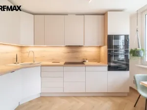 Pronájem bytu 3+1, Praha - Karlín, Molákova, 63 m2