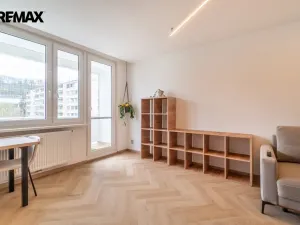 Pronájem bytu 3+1, Praha - Karlín, Molákova, 63 m2