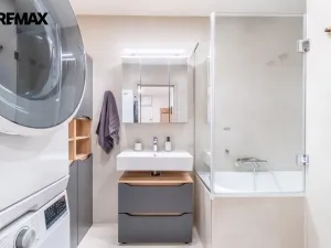 Pronájem bytu 3+1, Praha - Karlín, Molákova, 63 m2