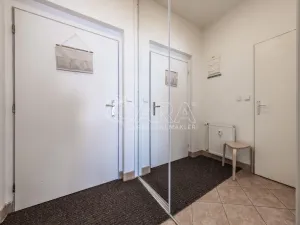 Pronájem bytu 1+kk, Praha - Záběhlice, Záběhlická, 32 m2