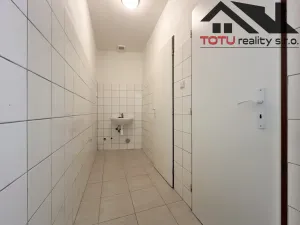 Pronájem obchodního prostoru, Jaroměř, Husova, 200 m2