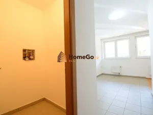 Pronájem bytu 1+kk, Praha - Troja, K Haltýři, 50 m2