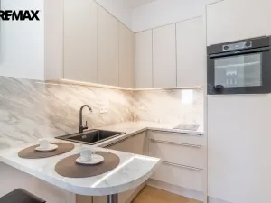 Pronájem bytu 2+kk, Praha - Vinohrady, Korunní, 65 m2