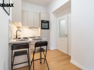 Pronájem bytu 2+kk, Praha - Vinohrady, Korunní, 65 m2