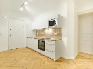 Pronájem kanceláře, Praha - Vinohrady, U vodárny, 72 m2