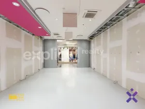 Pronájem obchodního prostoru, Zlín, náměstí Míru, 55 m2
