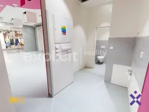 Pronájem obchodního prostoru, Zlín, náměstí Míru, 55 m2
