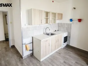 Pronájem bytu 2+1, Hradec Králové - Slezské Předměstí, třída SNP, 55 m2