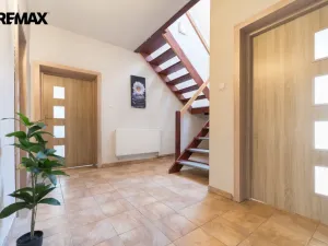 Prodej rodinného domu, Týnec nad Sázavou, 234 m2