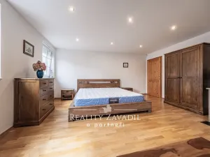 Pronájem rodinného domu, Popovičky, Na Skalce, 271 m2