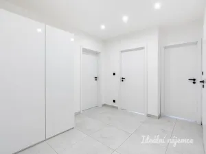 Pronájem bytu 3+kk, Praha - Modřany, Poljanovova, 68 m2