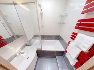 Pronájem bytu 2+kk, Praha, Oravská, 51 m2