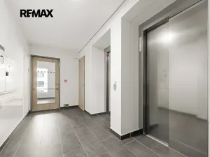 Pronájem bytu 1+kk, Praha - Hloubětín, Poděbradská, 33 m2