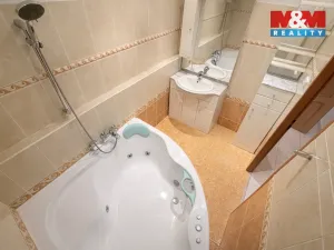 Prodej bytu 3+1, Praha - Horní Měcholupy, Parmská, 72 m2