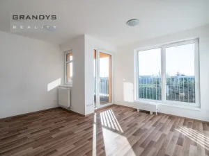 Prodej bytu 1+kk, Praha - Uhříněves, Oty Bubeníčka, 32 m2