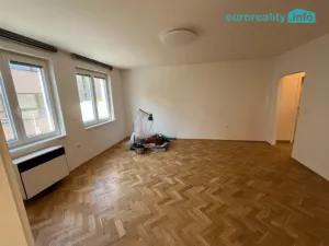 Pronájem bytu 3+kk, Praha, U Svépomoci, 80 m2