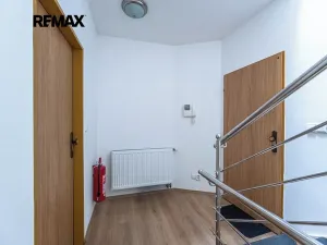 Prodej rodinného domu, Praha - Kyje, Hajní, 330 m2