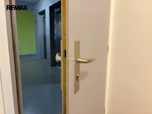 Pronájem bytu 1+kk, Praha - Záběhlice, Na Slatince, 39 m2