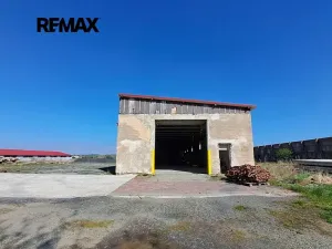 Prodej výrobních prostor, Dolní Chvatliny, 3690 m2